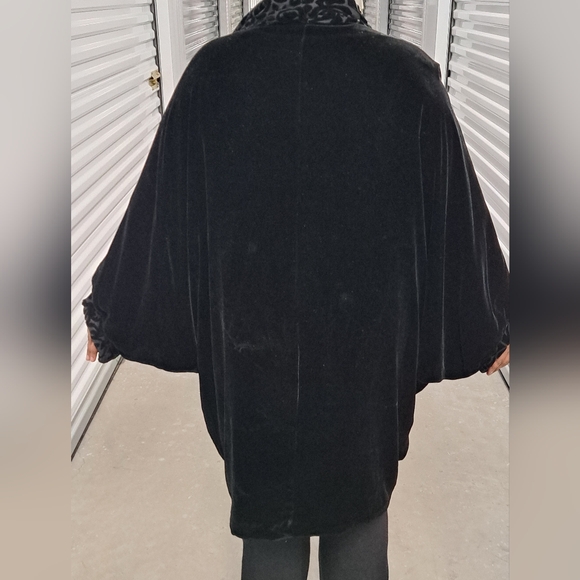 Black Velvet-ish Cape One Size - Picture 7 of 16